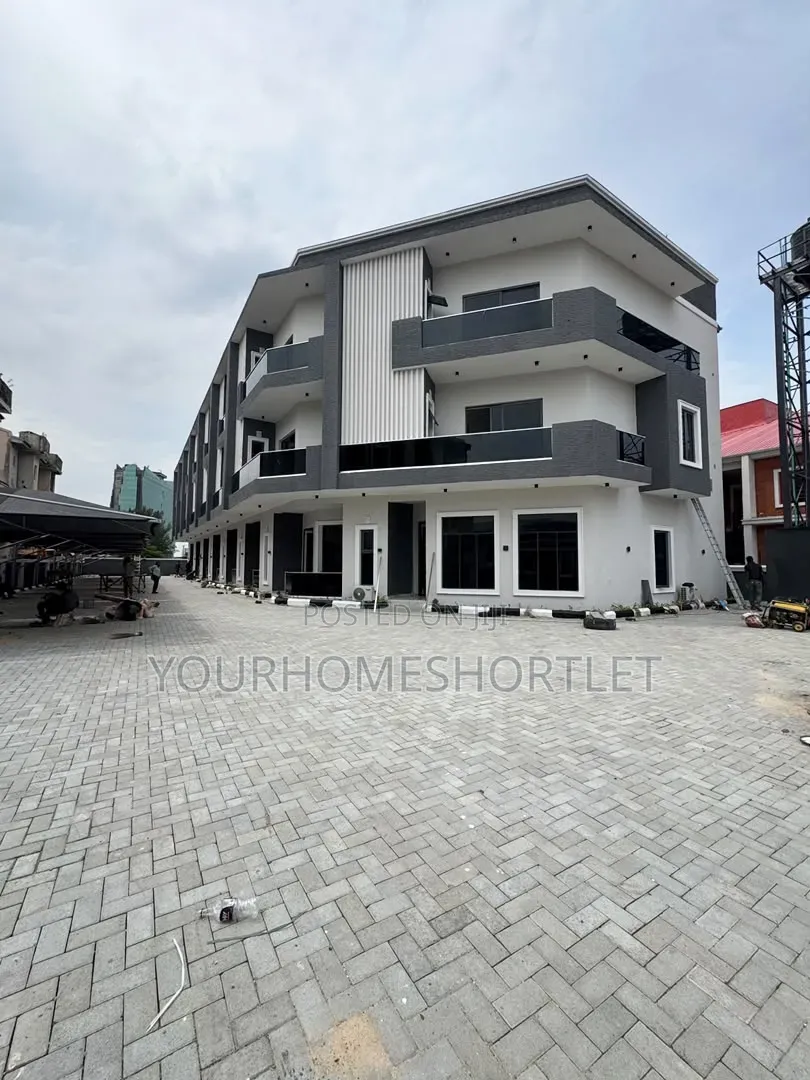 Luxury 4 Bedroom Townhouse With a Bq