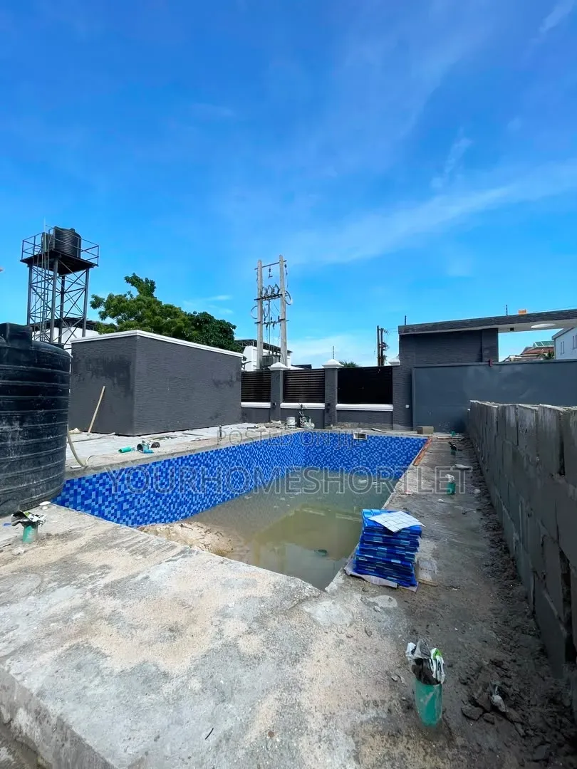 Luxury 4 Bedroom Townhouse With a Bq