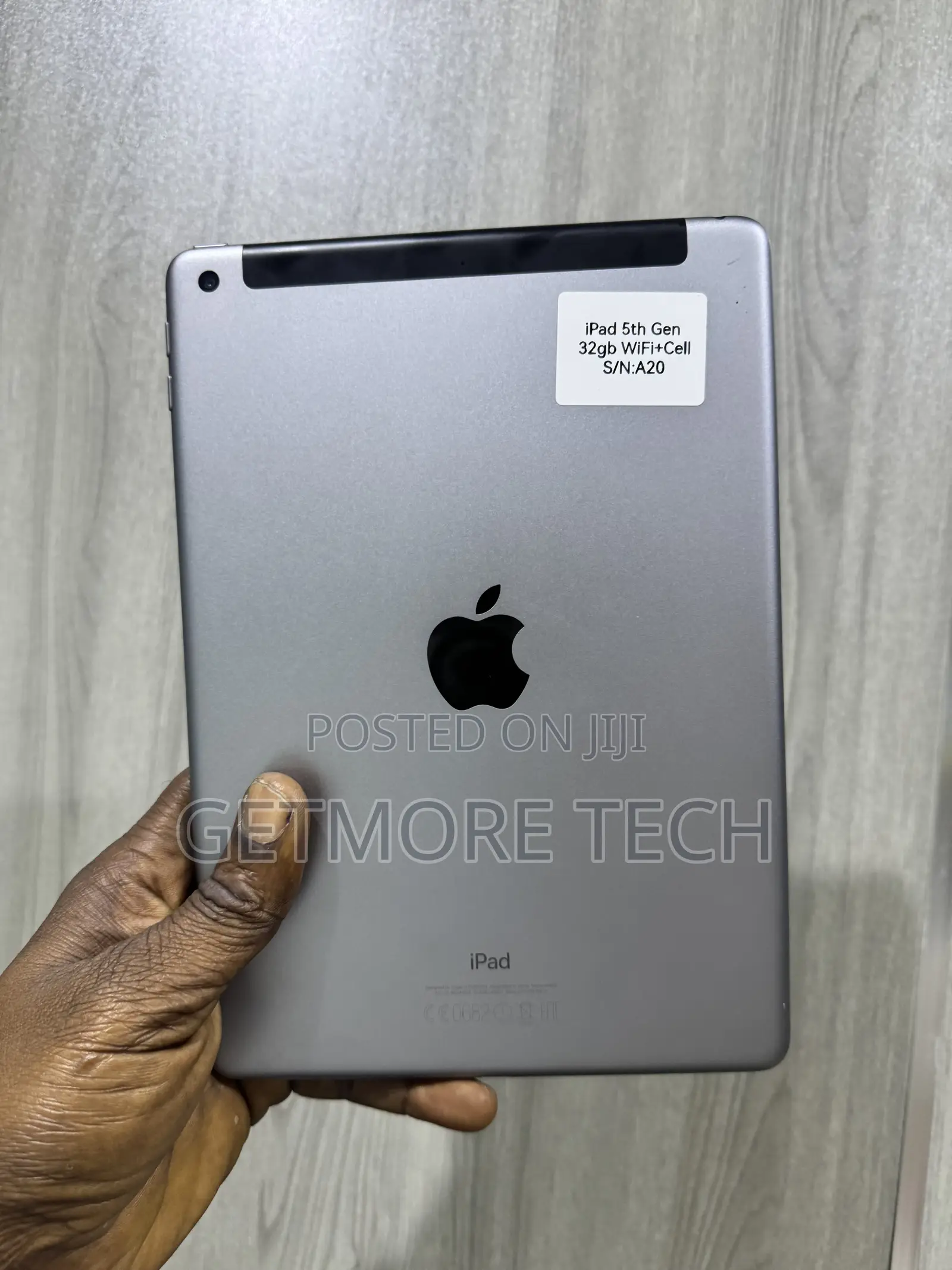 Apple iPad 9.7 32 GB Gray