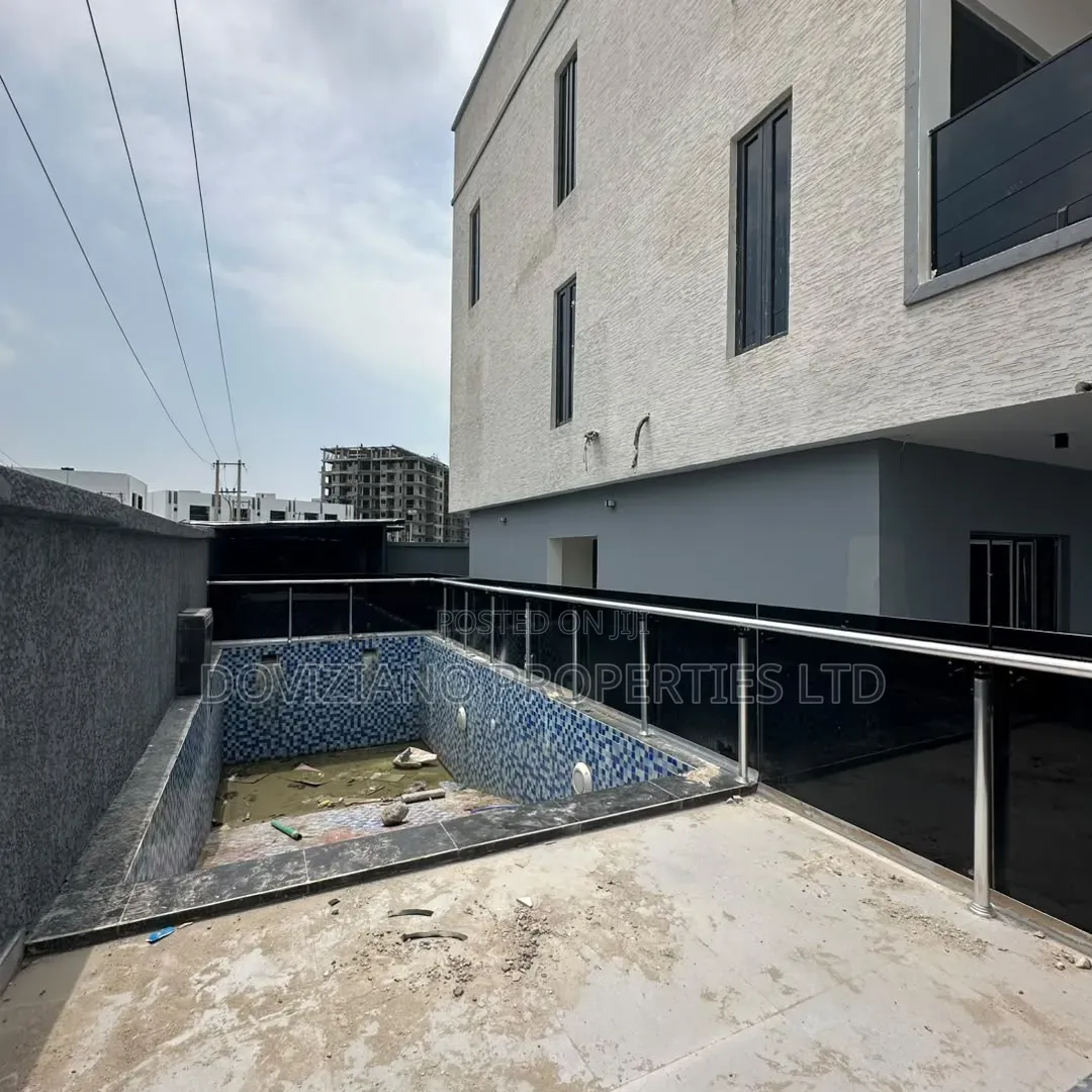 4bdrm Duplex in Lekki Phase 1 for sale