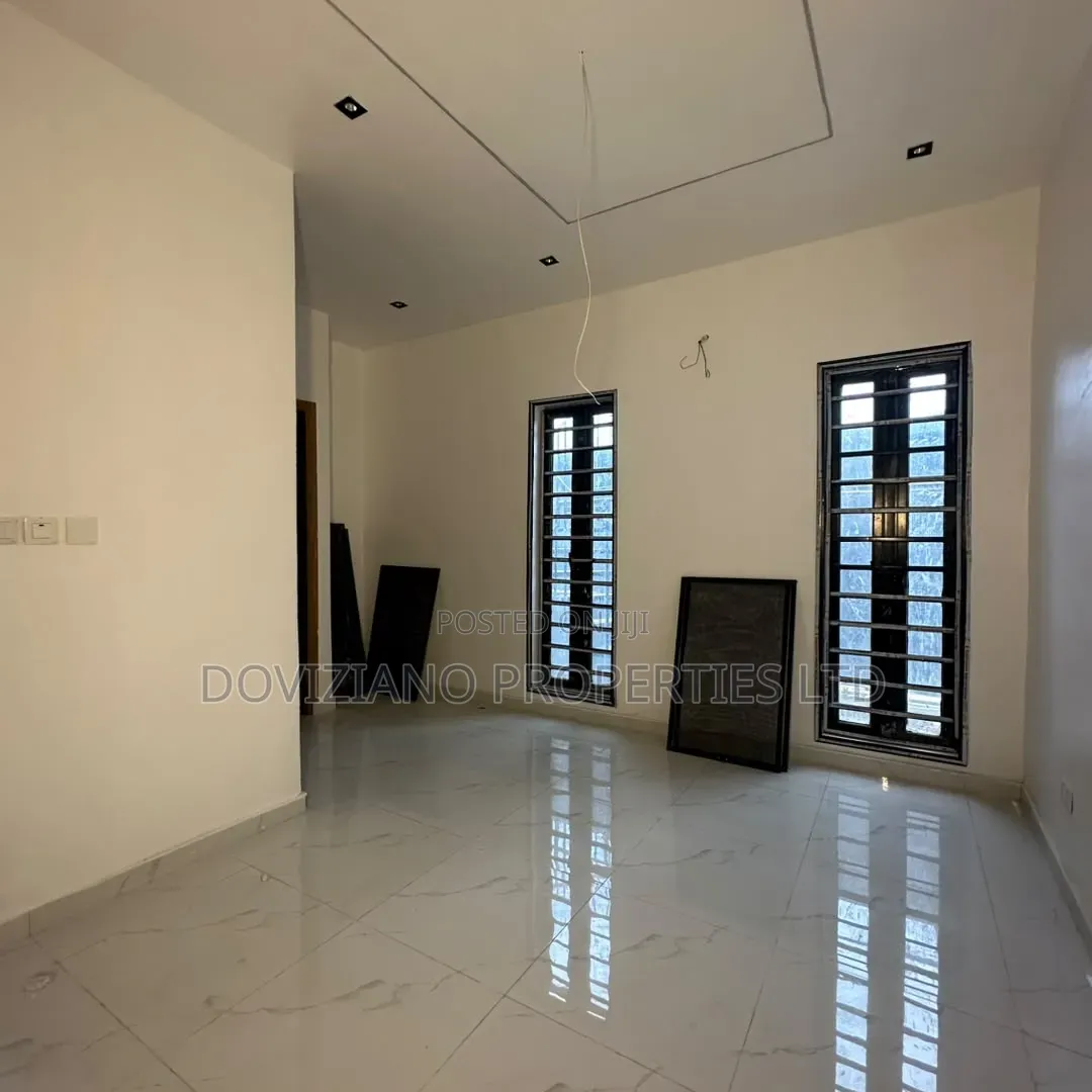 4bdrm Duplex in Lekki Phase 1 for sale