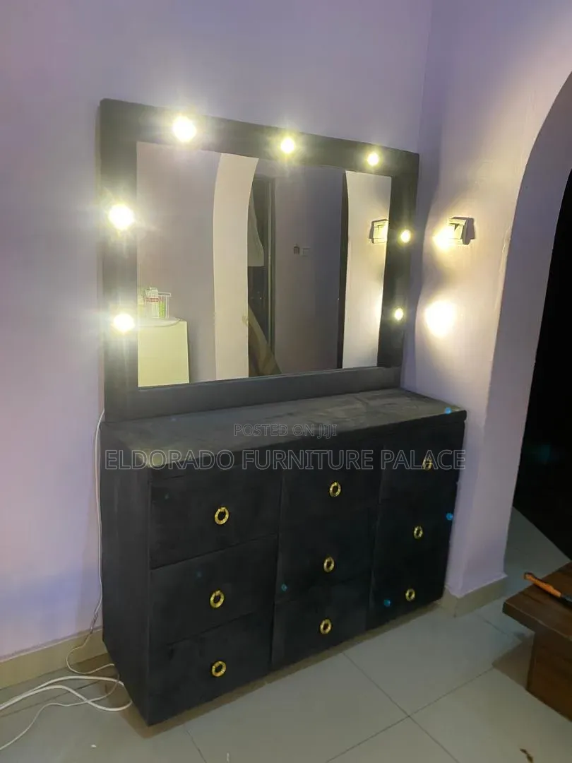 6x6 Padded Bedframe With Lightings
