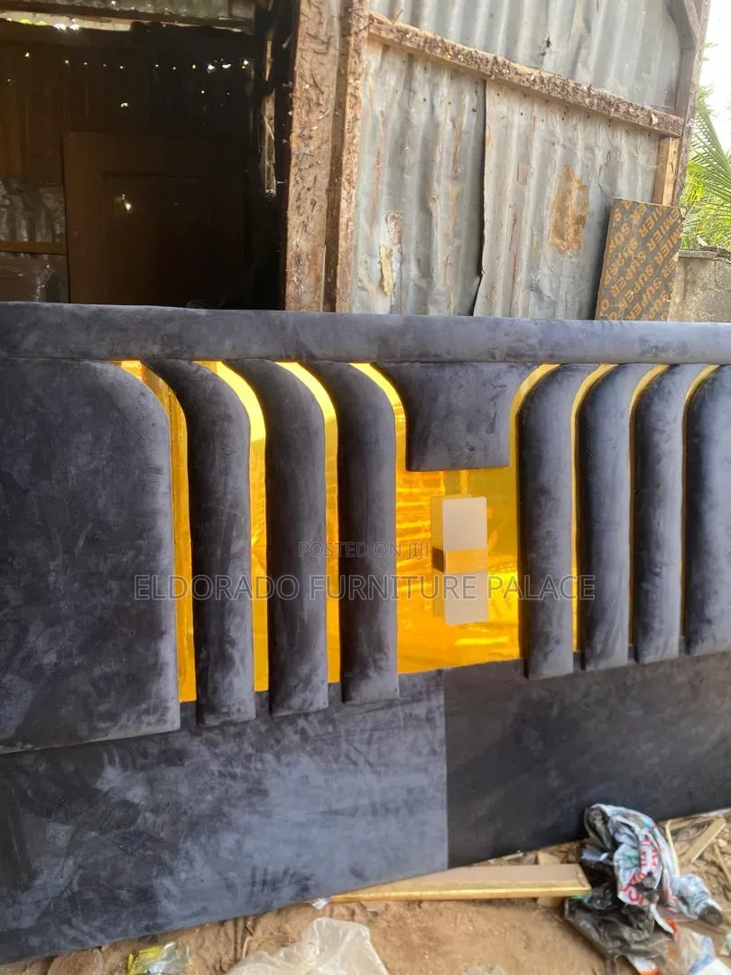 6x6 Padded Bedframe With Lightings