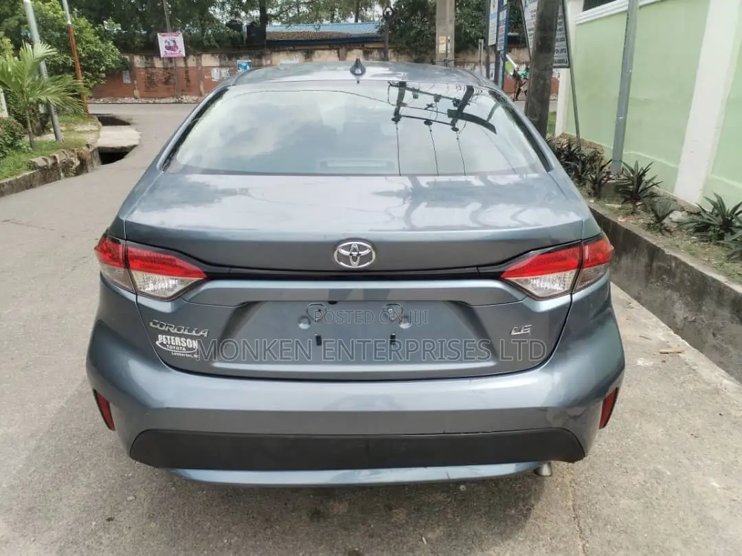 Toyota Corolla LE 2022 Blue