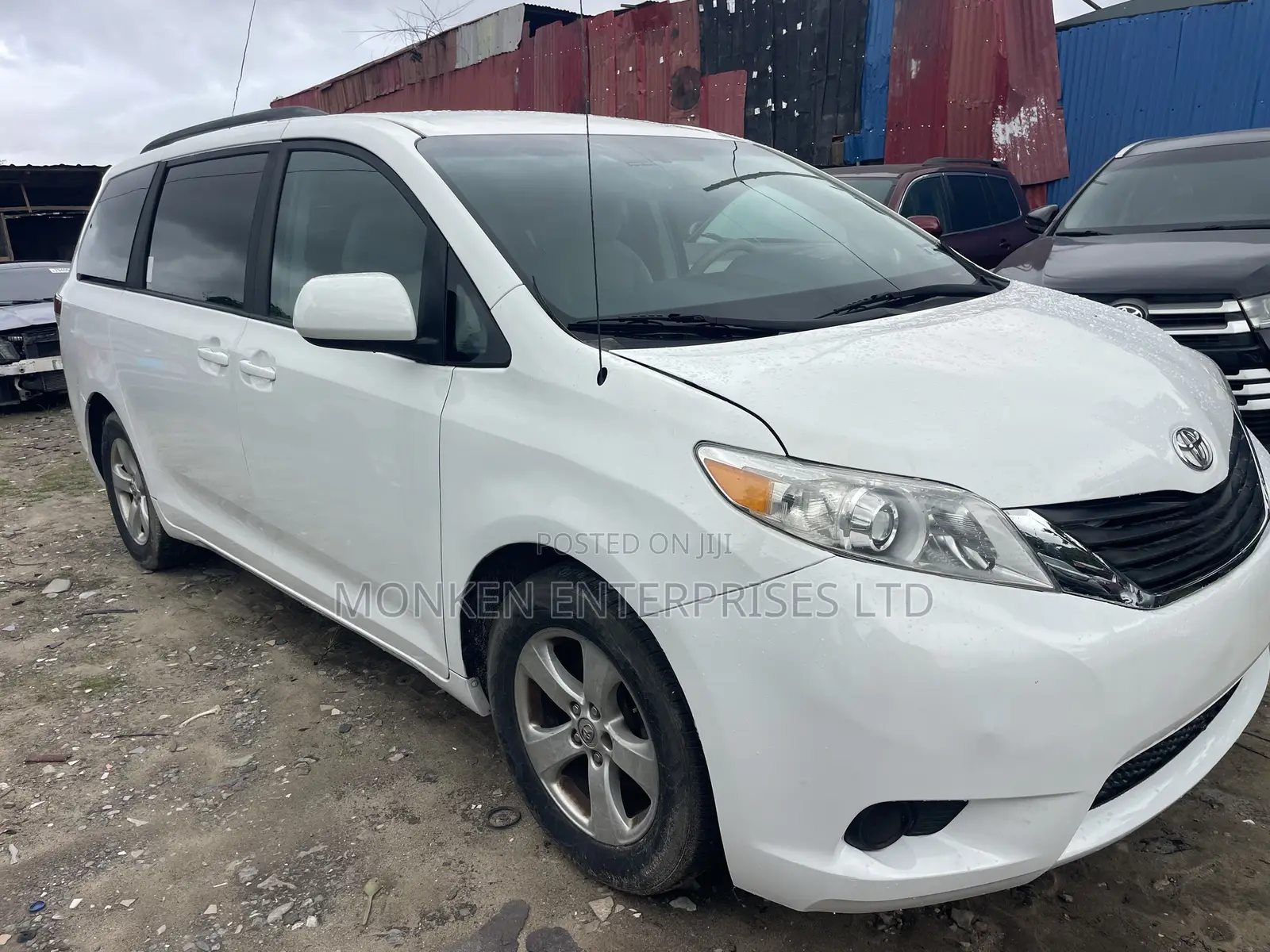 Toyota Sienna LE AWD 7-Passenger 2013 White