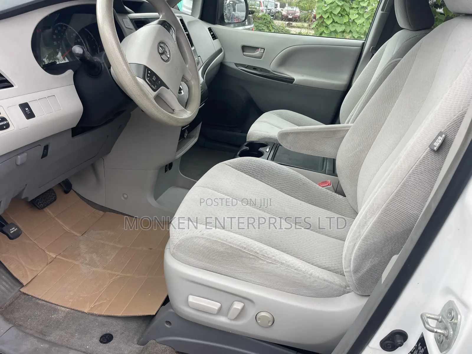 Toyota Sienna LE AWD 7-Passenger 2013 White