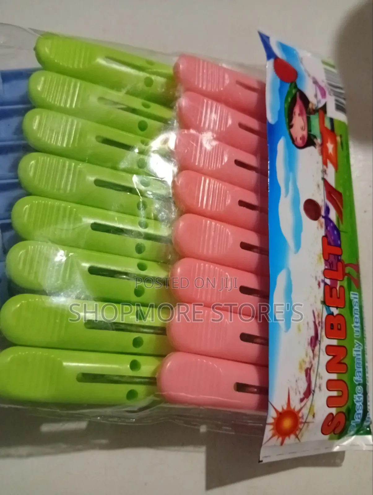 72 Dozen Laundry Pegs With Basket