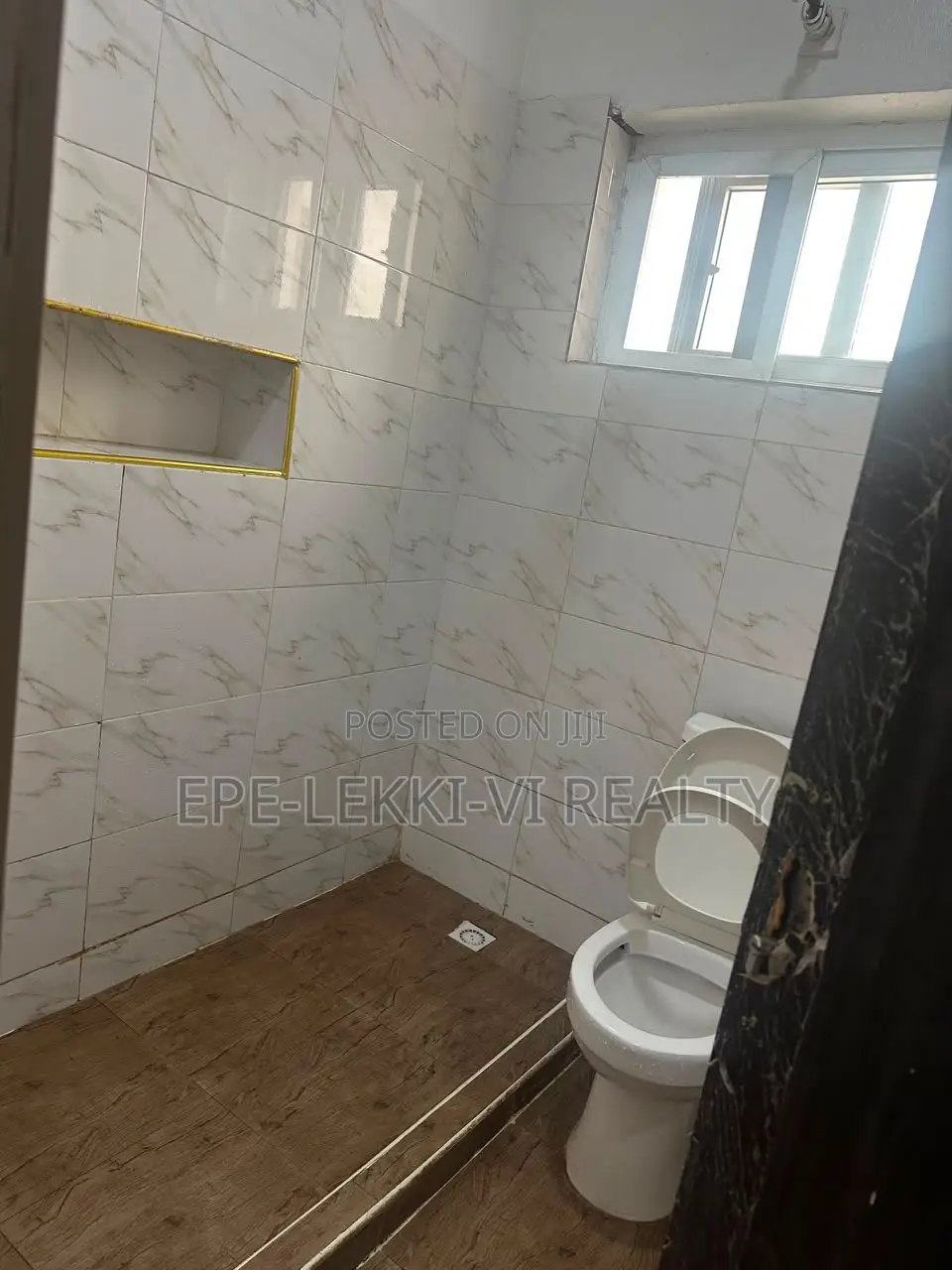 3bdrm Apartment in Lekki Phase 1 for rent