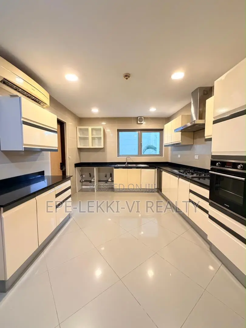 4bdrm Penthouse in Victoria Island for rent