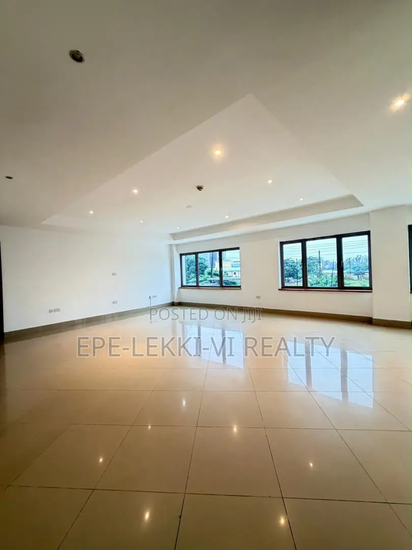 4bdrm Penthouse in Victoria Island for rent