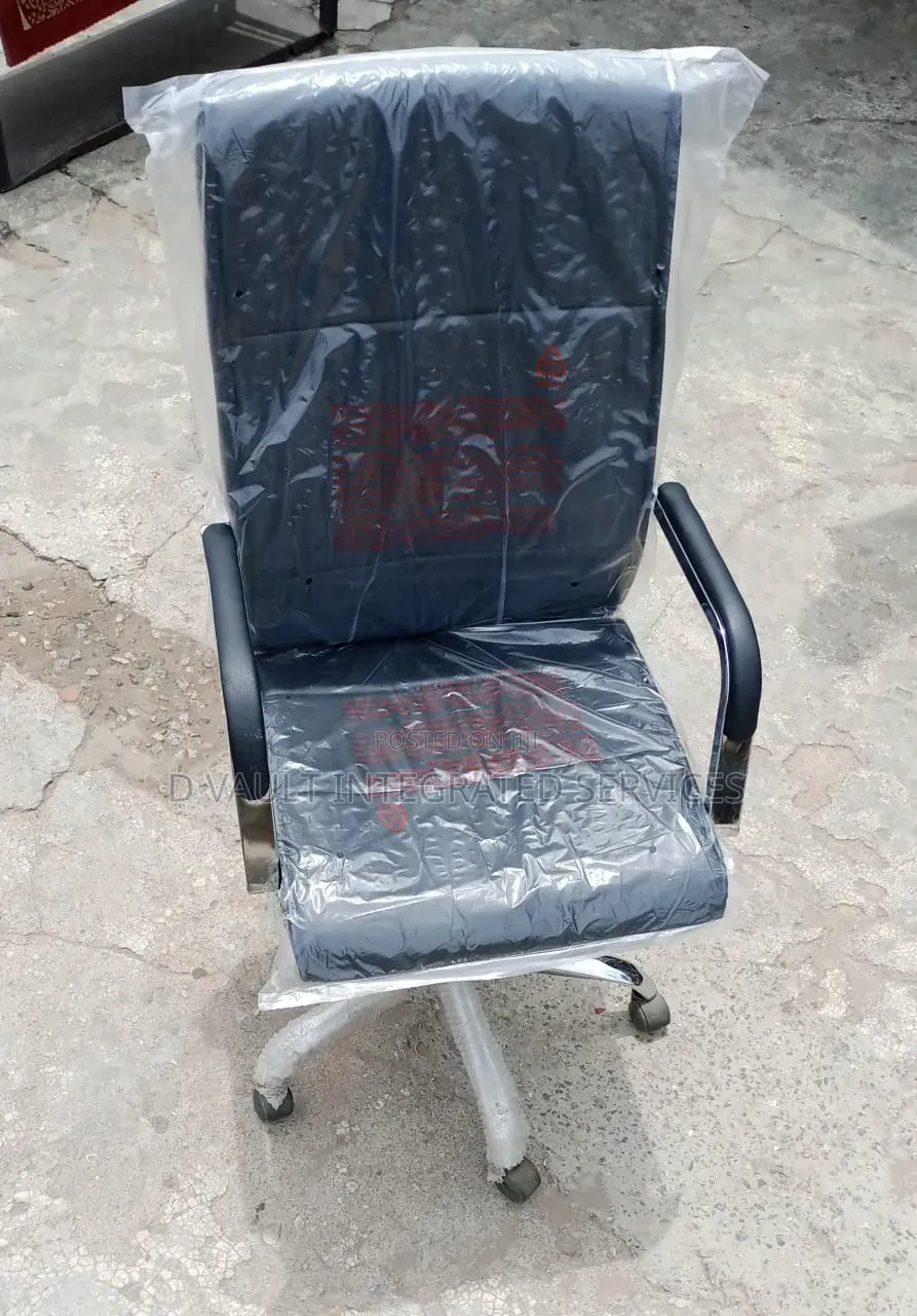 Modern Office Chair / Swivel Chair