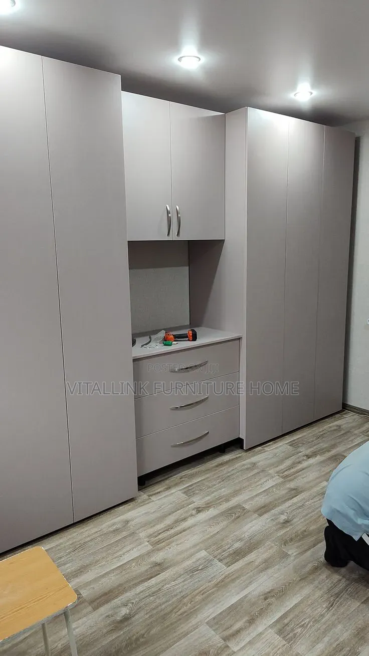 Custom Matte Grey Bedroom Wardrobe With Dressing Table