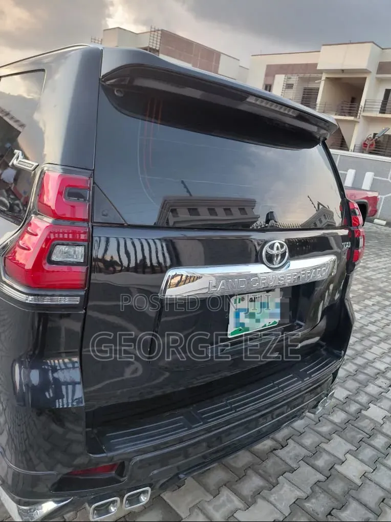 Toyota Land Cruiser Prado 2010 Black