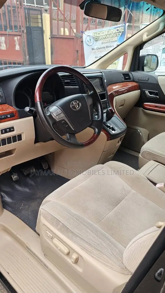 Toyota Vellfire V 2.4 FWD 8-Seater 2013 Black