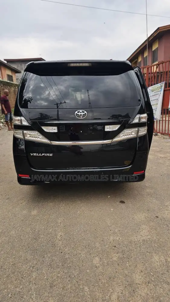 Toyota Vellfire V 2.4 FWD 8-Seater 2013 Black