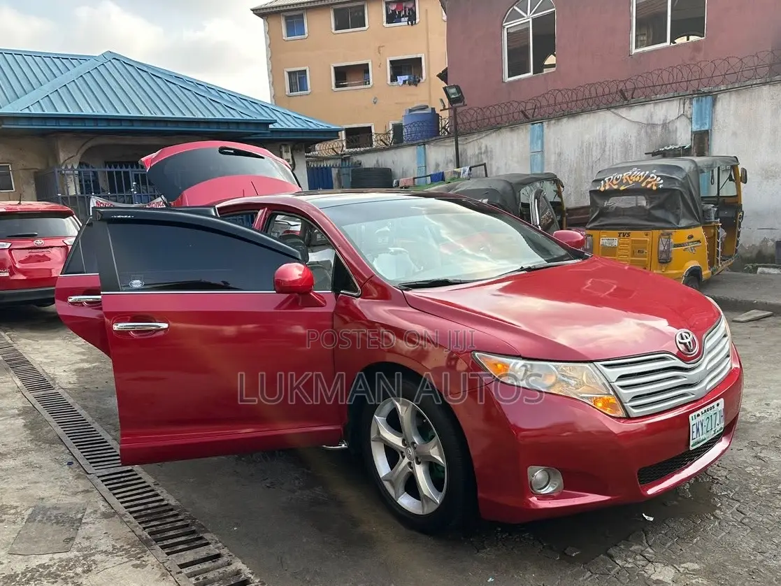 Toyota Venza XLE 2010 Red