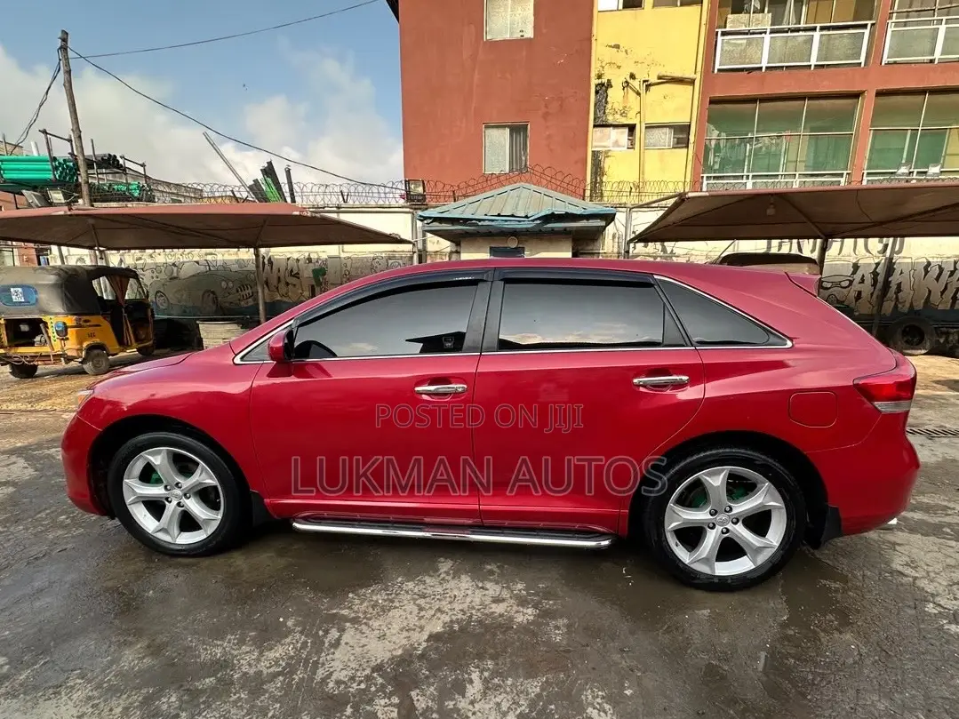 Toyota Venza XLE 2010 Red
