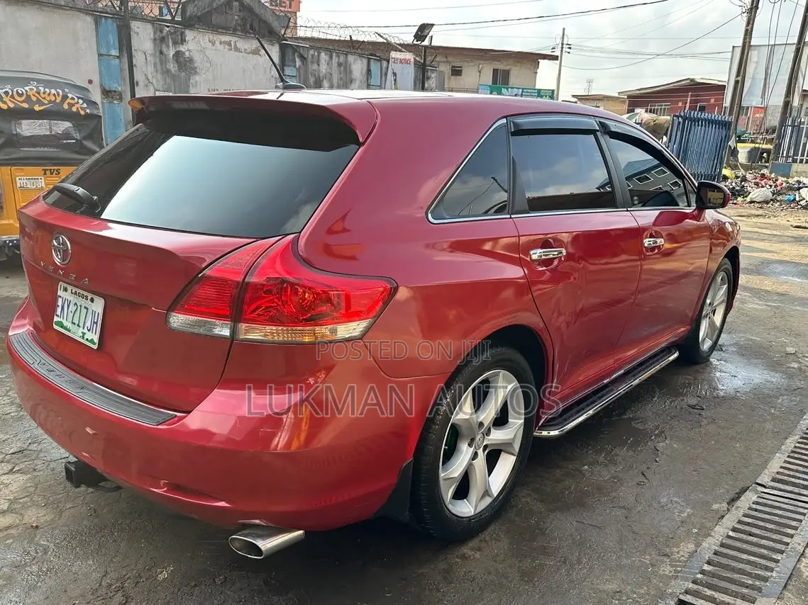 Toyota Venza XLE 2010 Red