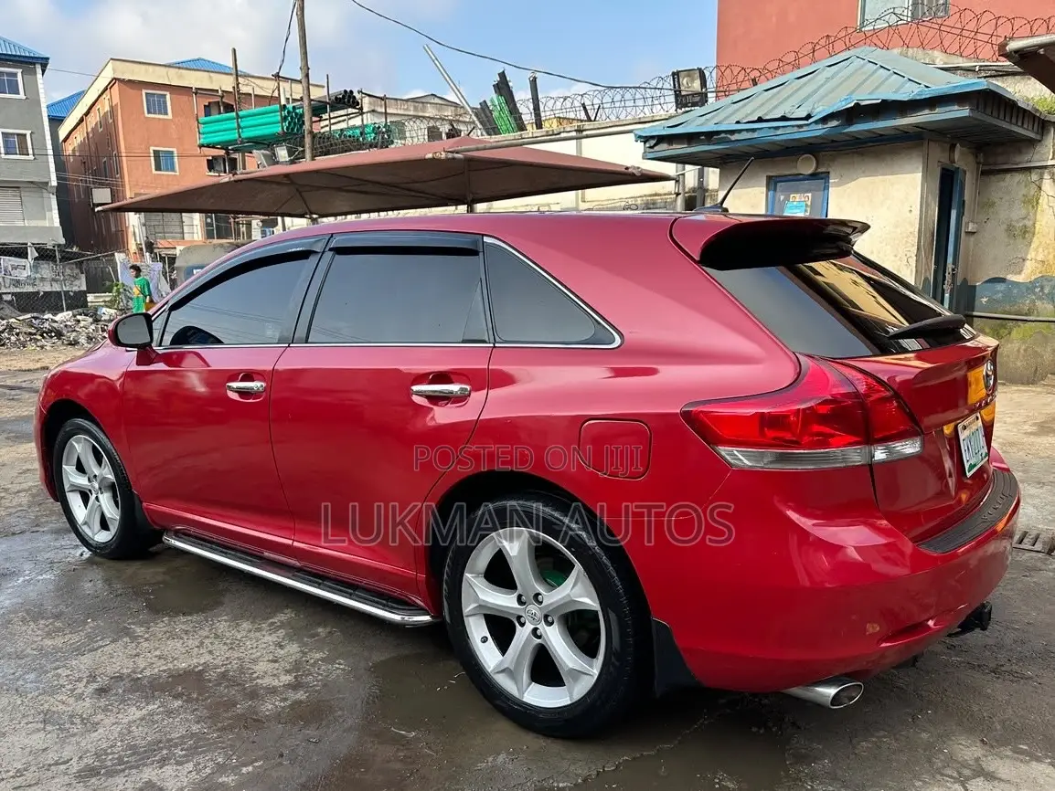Toyota Venza XLE 2010 Red