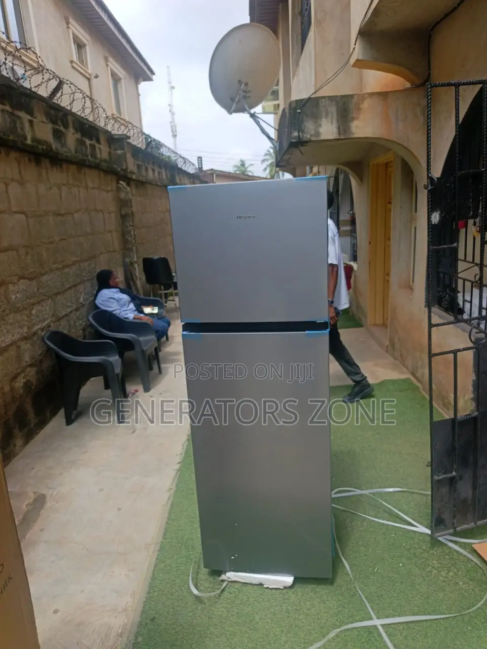 Hisense 360L Elegant Double Door Refrigerator
