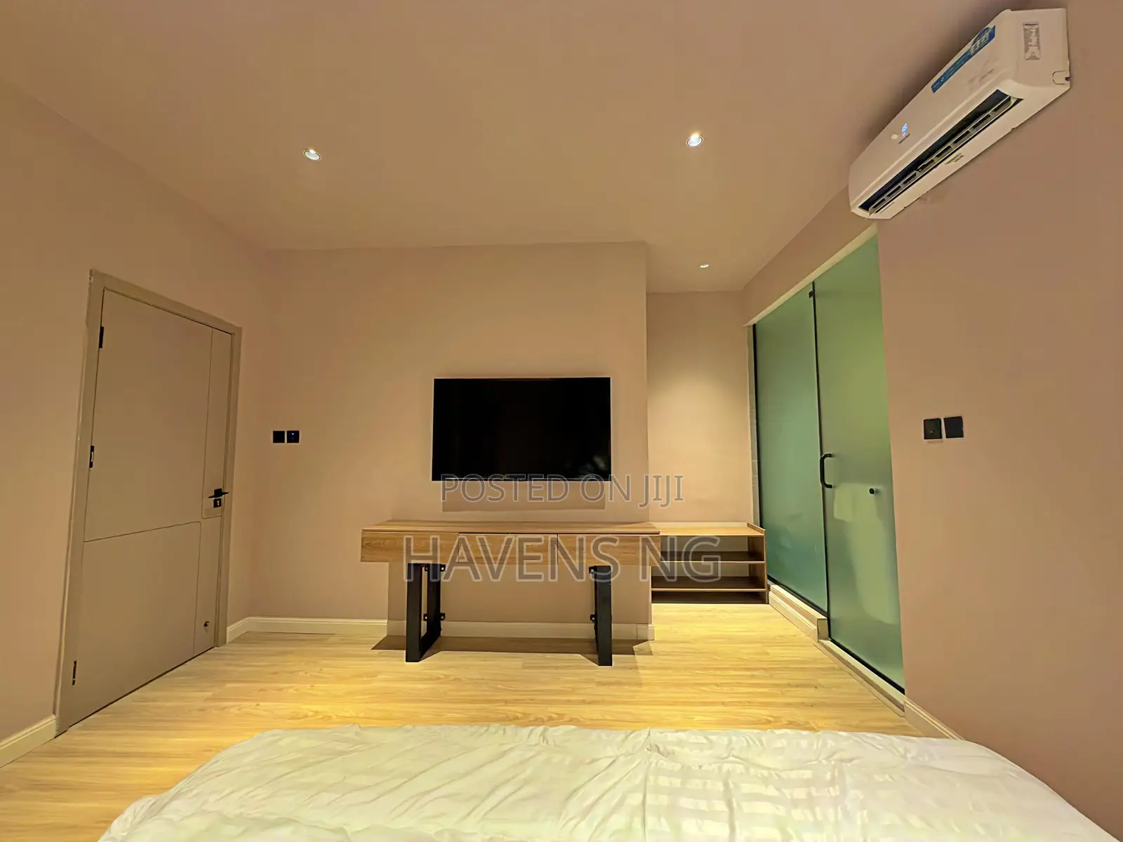Newly Launched Luxury 2-Bedroom Maisonette With PS5