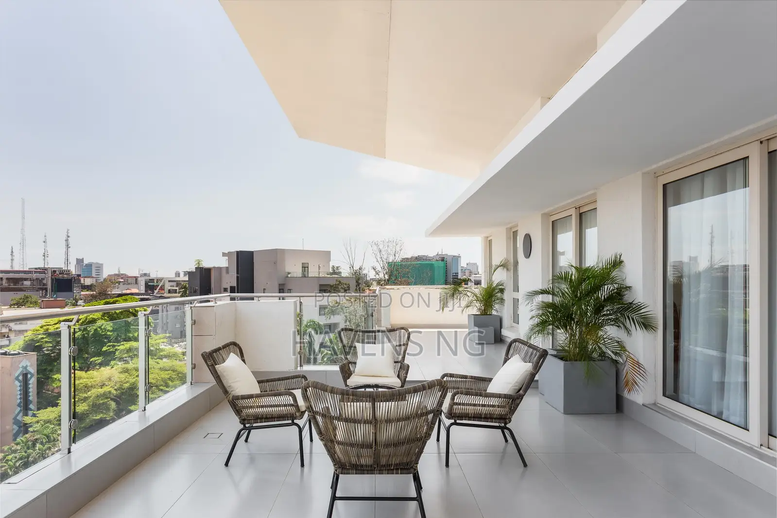 Grand 2-Bedroom Penthouse Suite With a Private Terrace