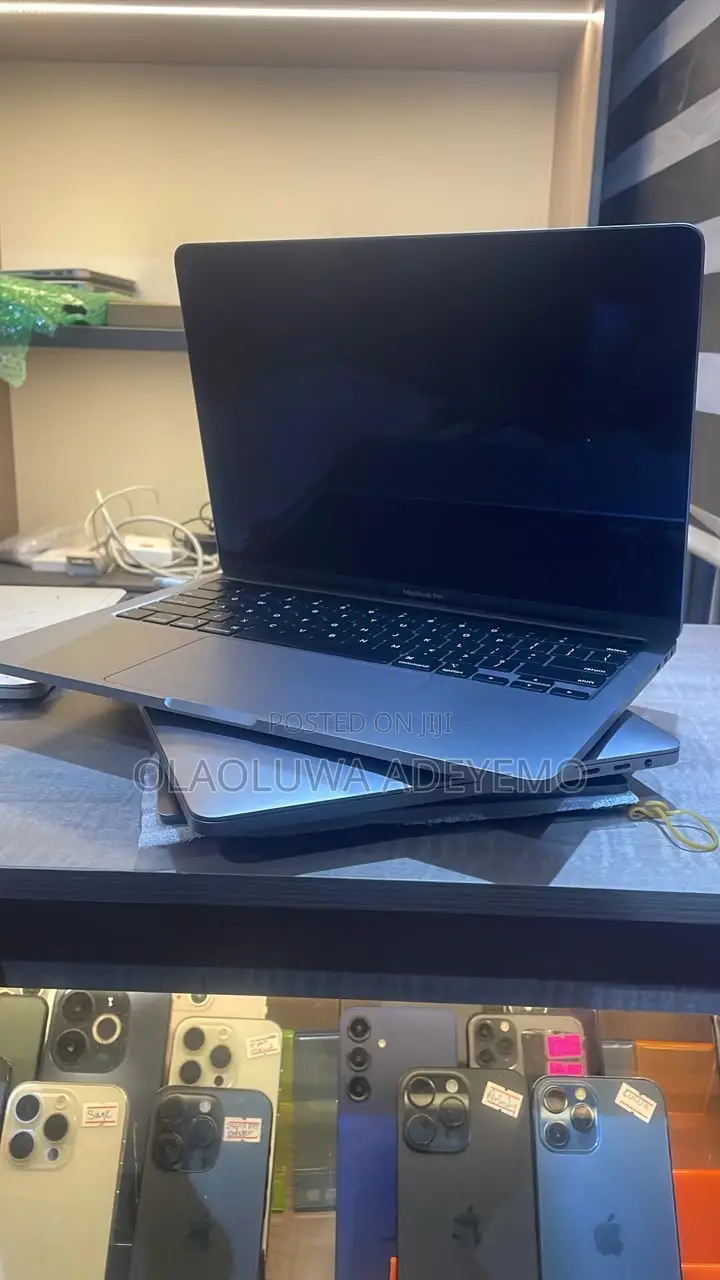 Laptop Apple MacBook Pro 2021 M1 8GB Apple M1 SSD 512GB