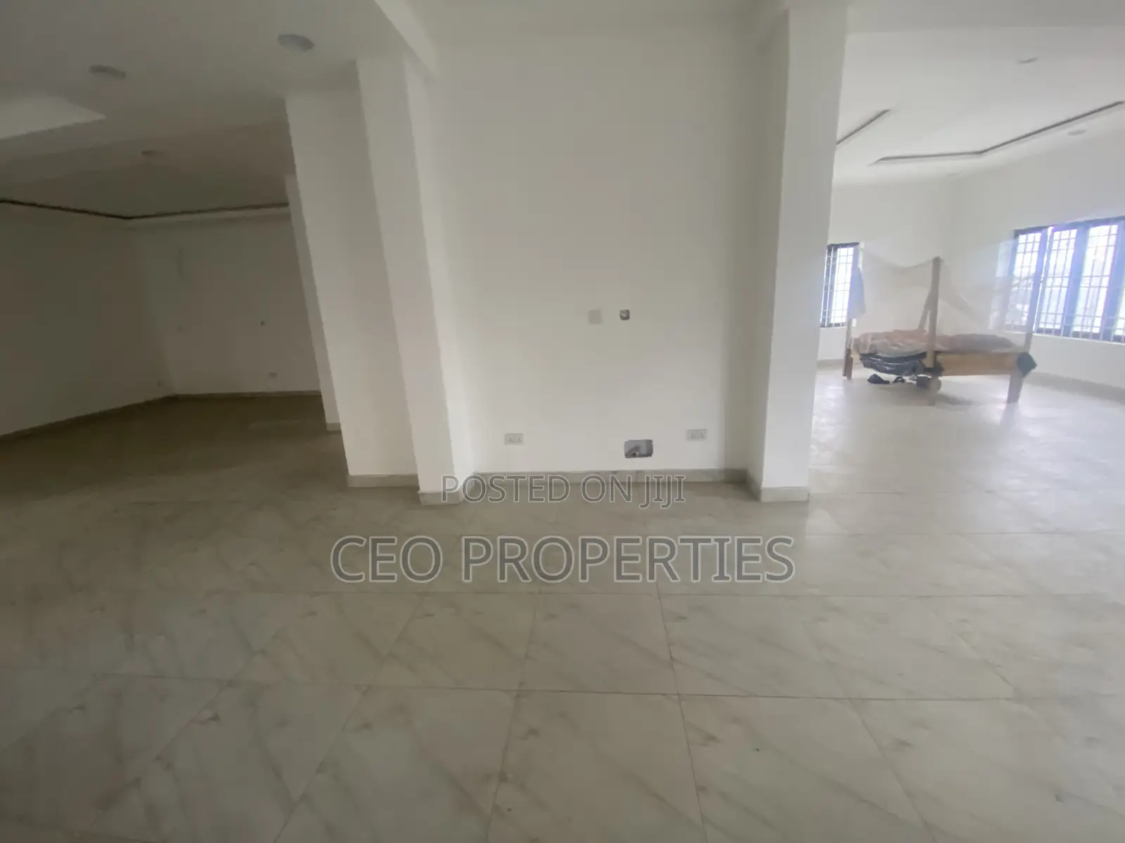195sqm Ground Floor Warehouse, Store, Office Etc Space