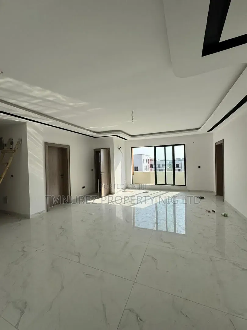 2bdrm Apartment in Lekki Phase 1 for rent