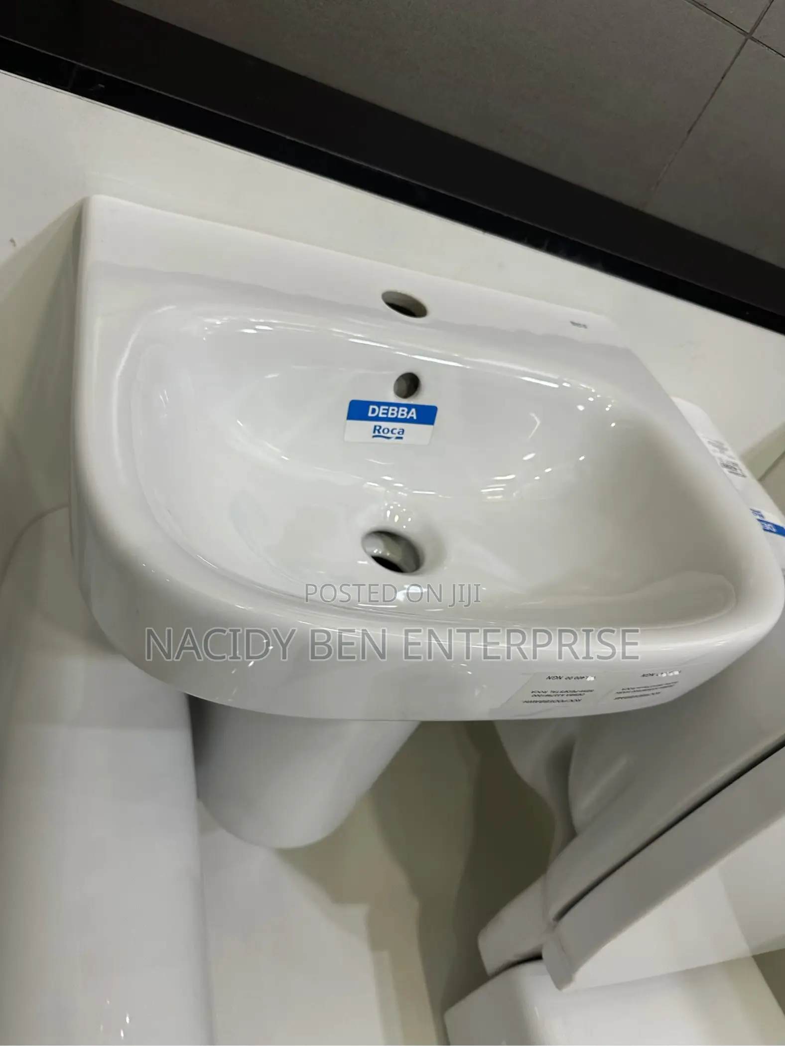 Roca Basin With Pedestal