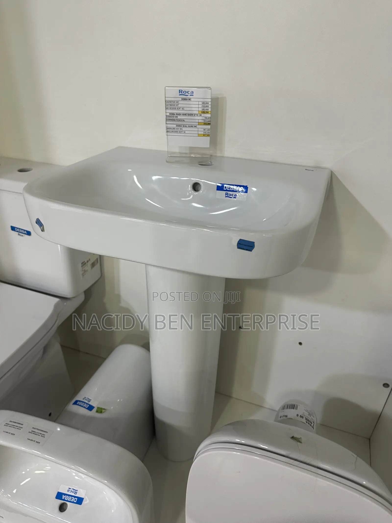 Roca Basin With Pedestal