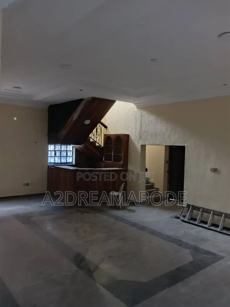 6bdrm Duplex in Adeniyi Jones for rent