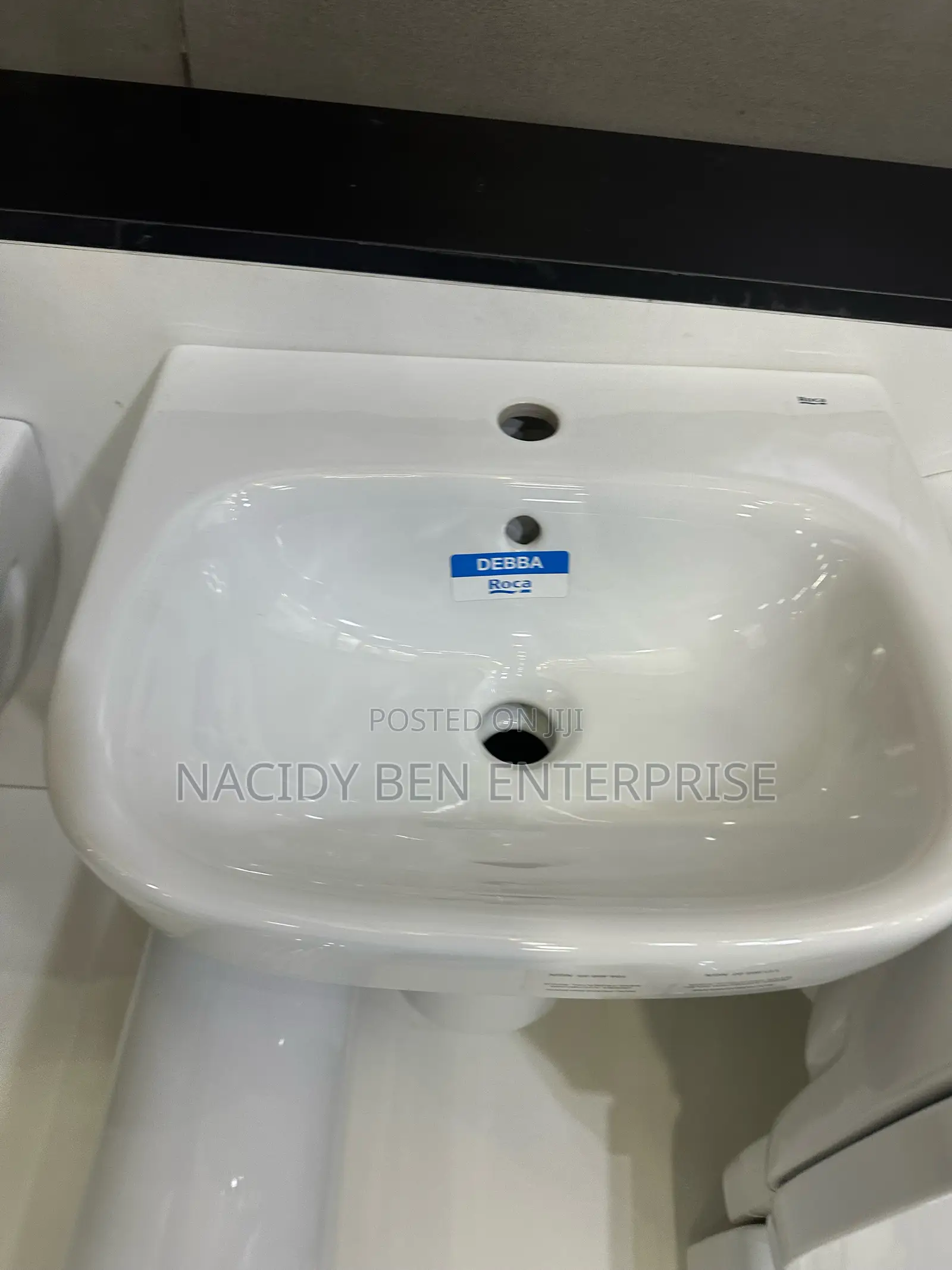 Roca Basin With Pedestal