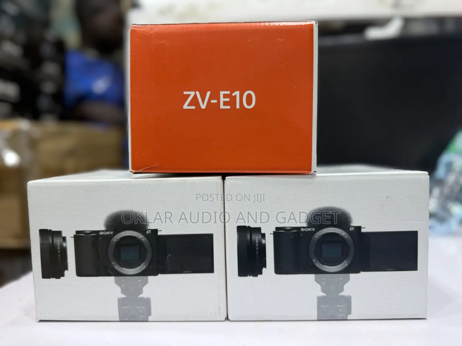 Sony Zv-E10 Mirroless Camera With 16-50mm Lens for Vlogging