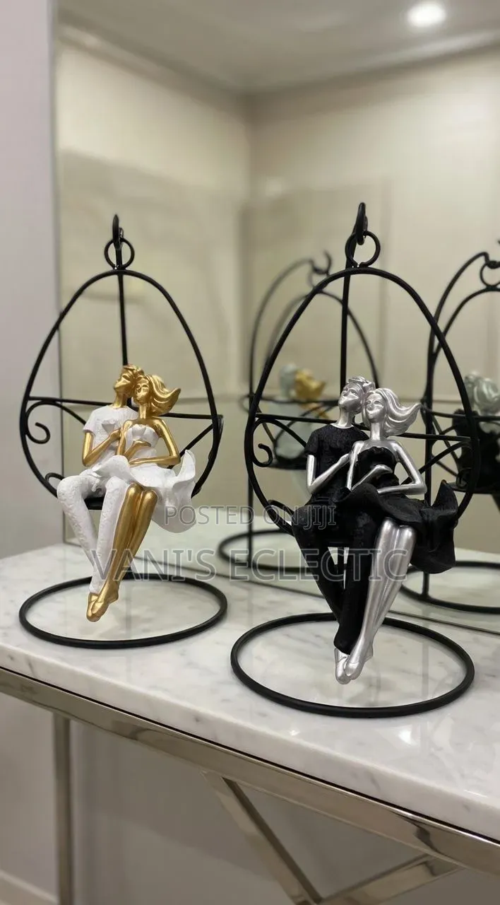 Generic Couple Decorative Figures/Centerpieces
