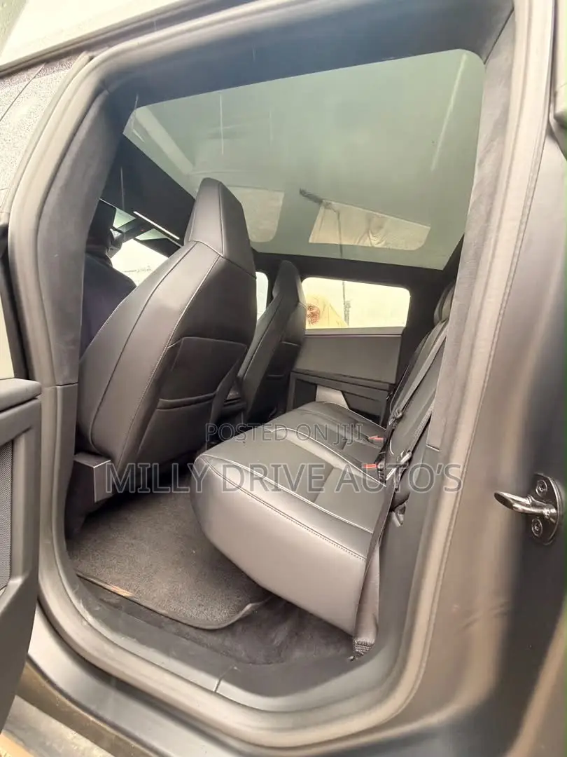 Tesla Cybertruck Cyberbeast 2025 Gray