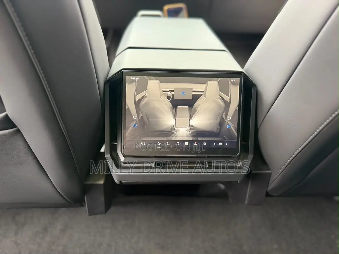 Tesla Cybertruck Cyberbeast 2025 Gray