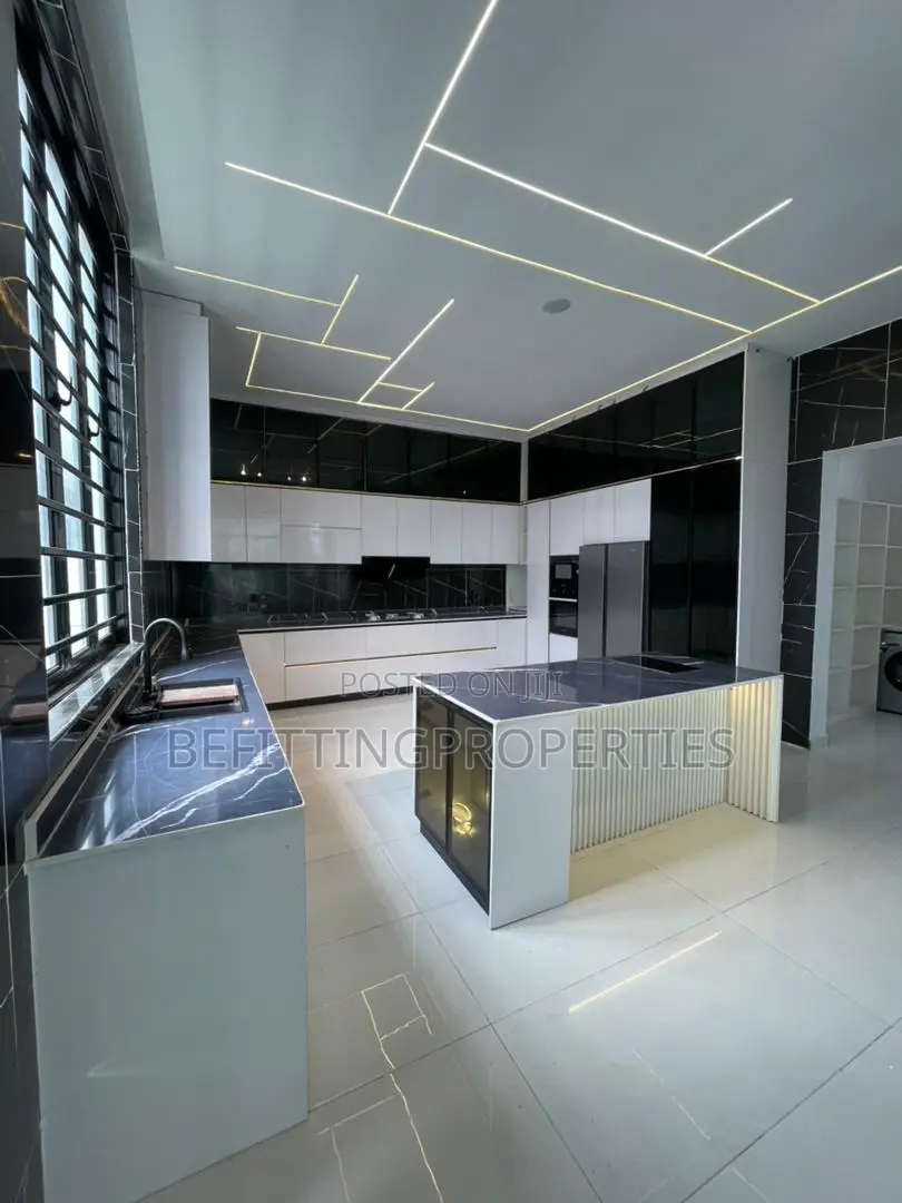 5bdrm Duplex in Lekki for sale