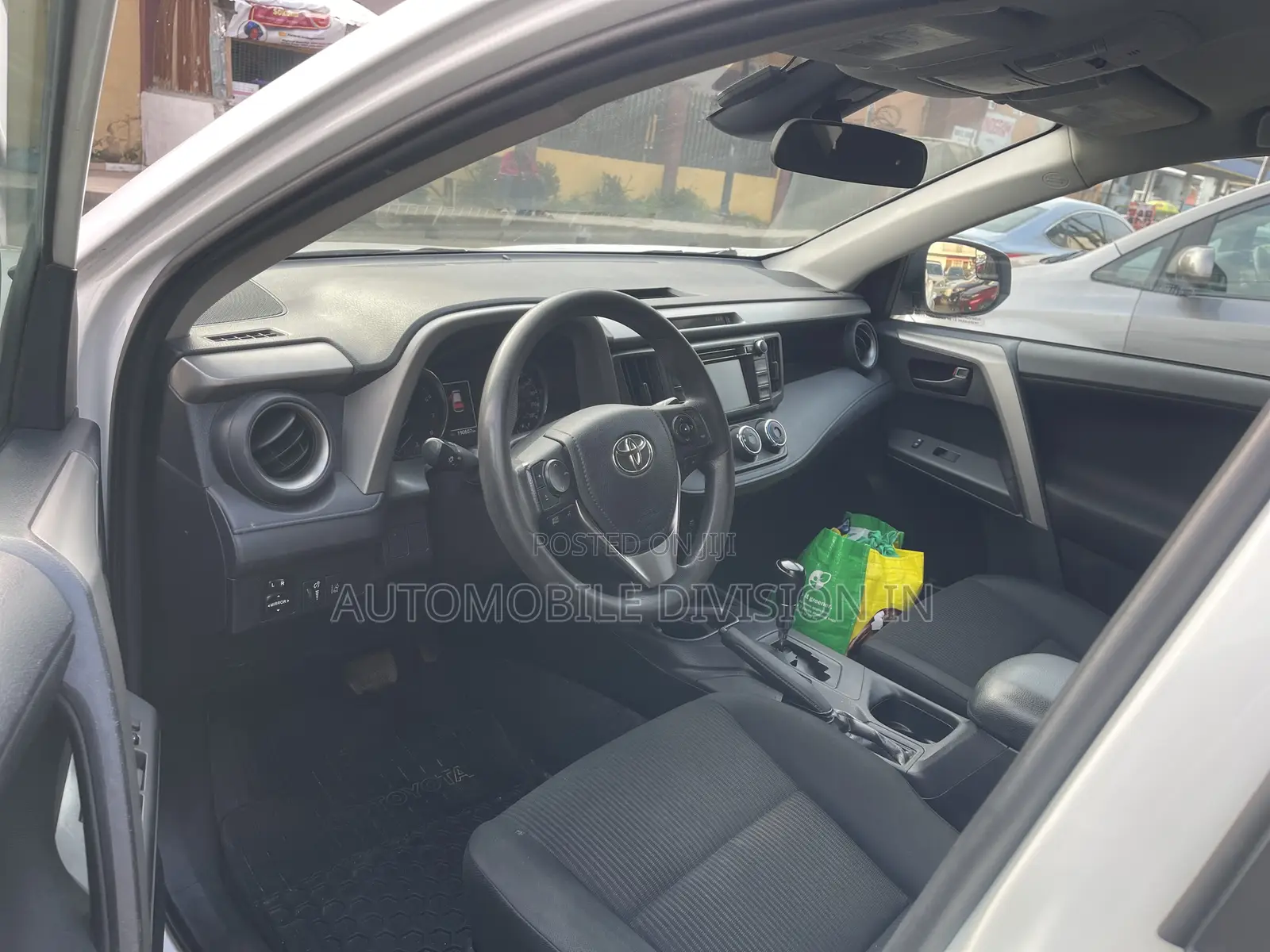 Toyota RAV4 LE AWD (2.5L 4cyl 6A) 2017 White