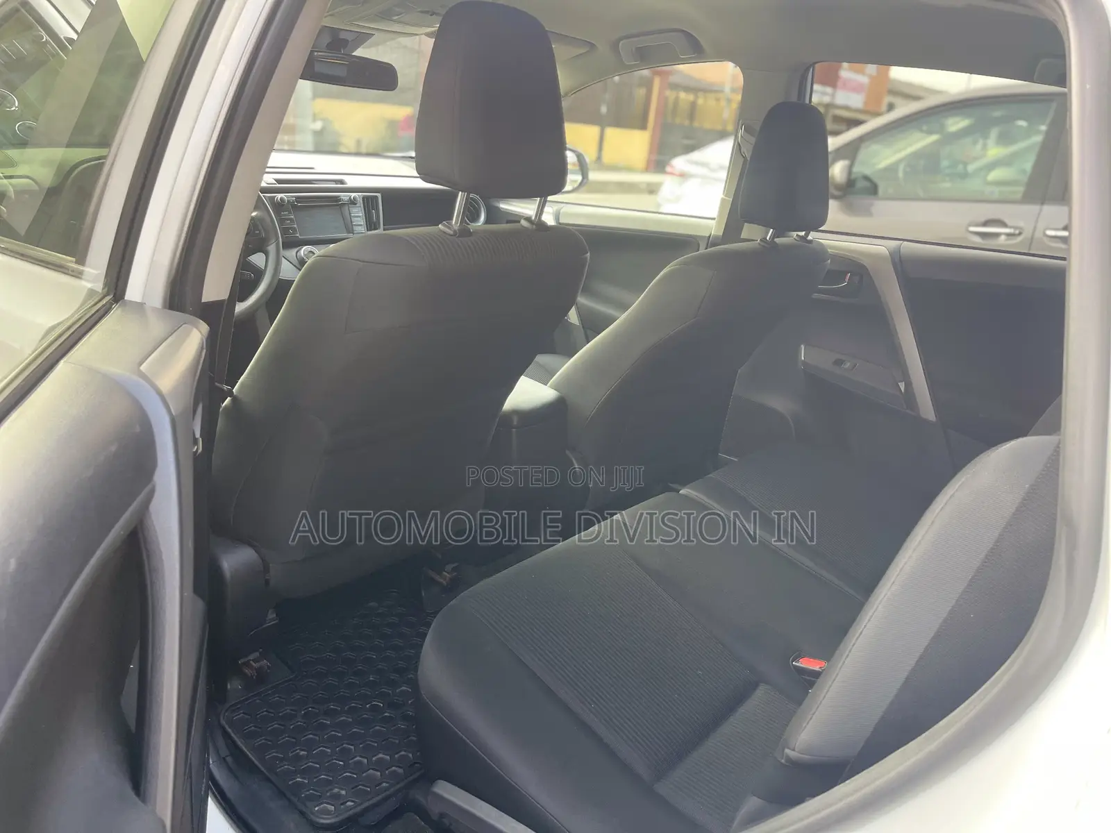Toyota RAV4 LE AWD (2.5L 4cyl 6A) 2017 White