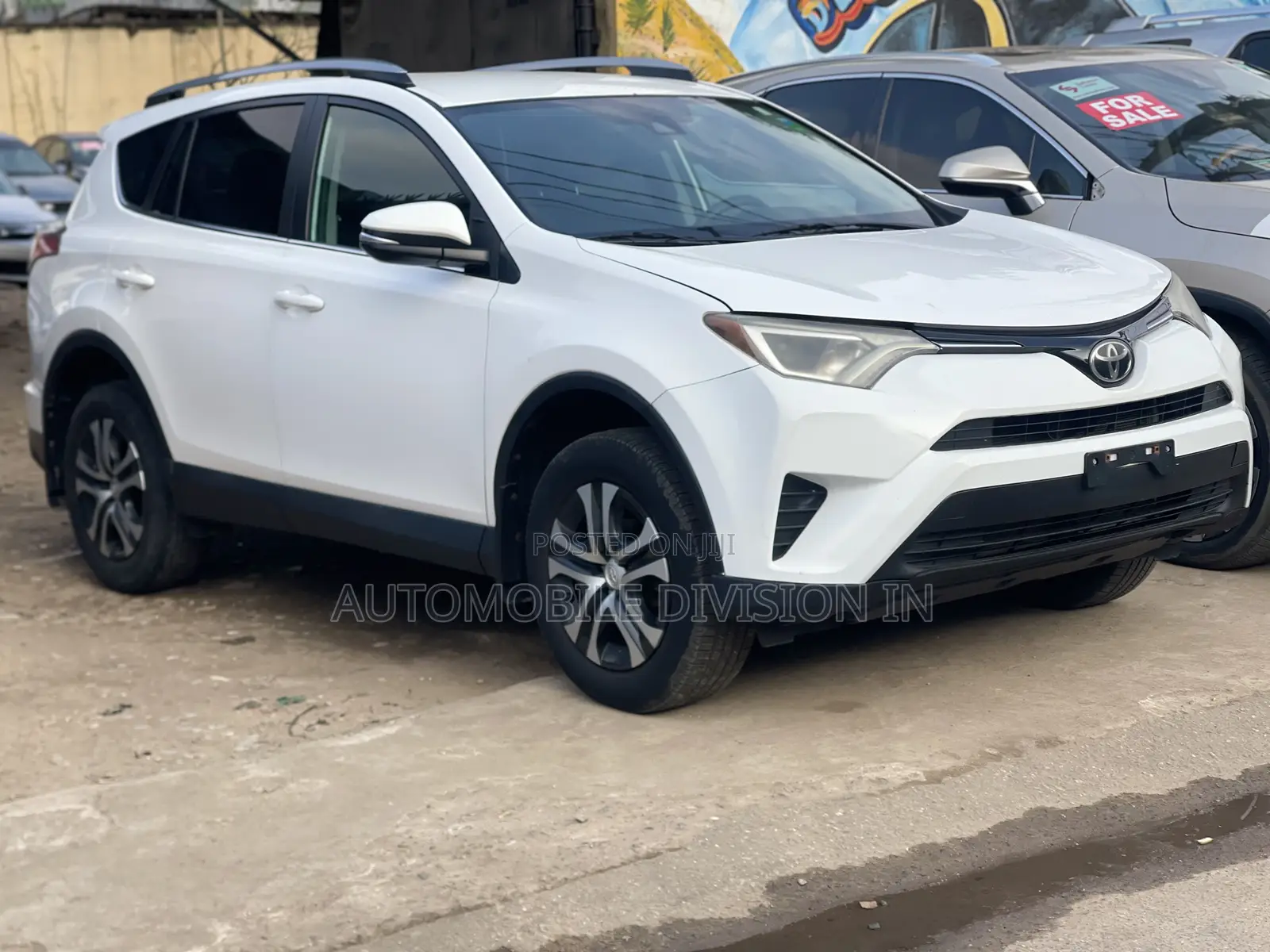 Toyota RAV4 LE AWD (2.5L 4cyl 6A) 2017 White