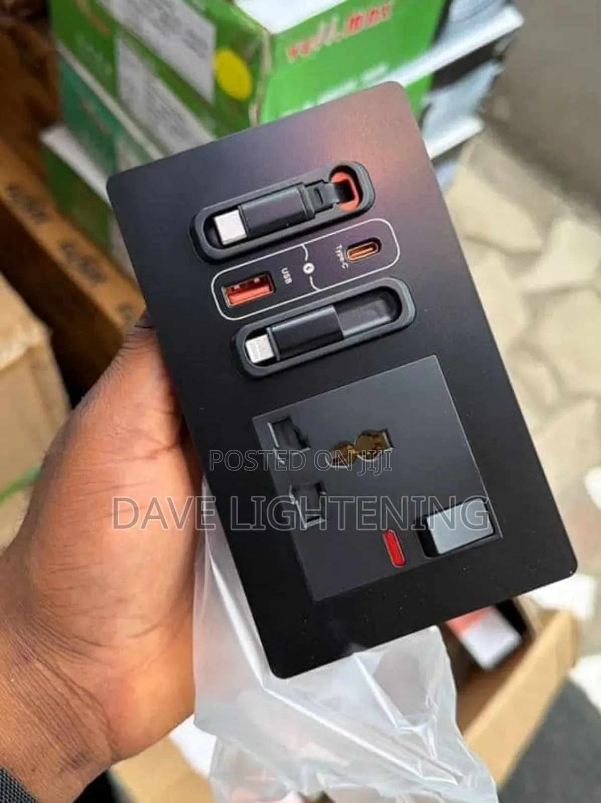 13A Wall Socket With Built-in Fast USB Ports and Retractable Cables.