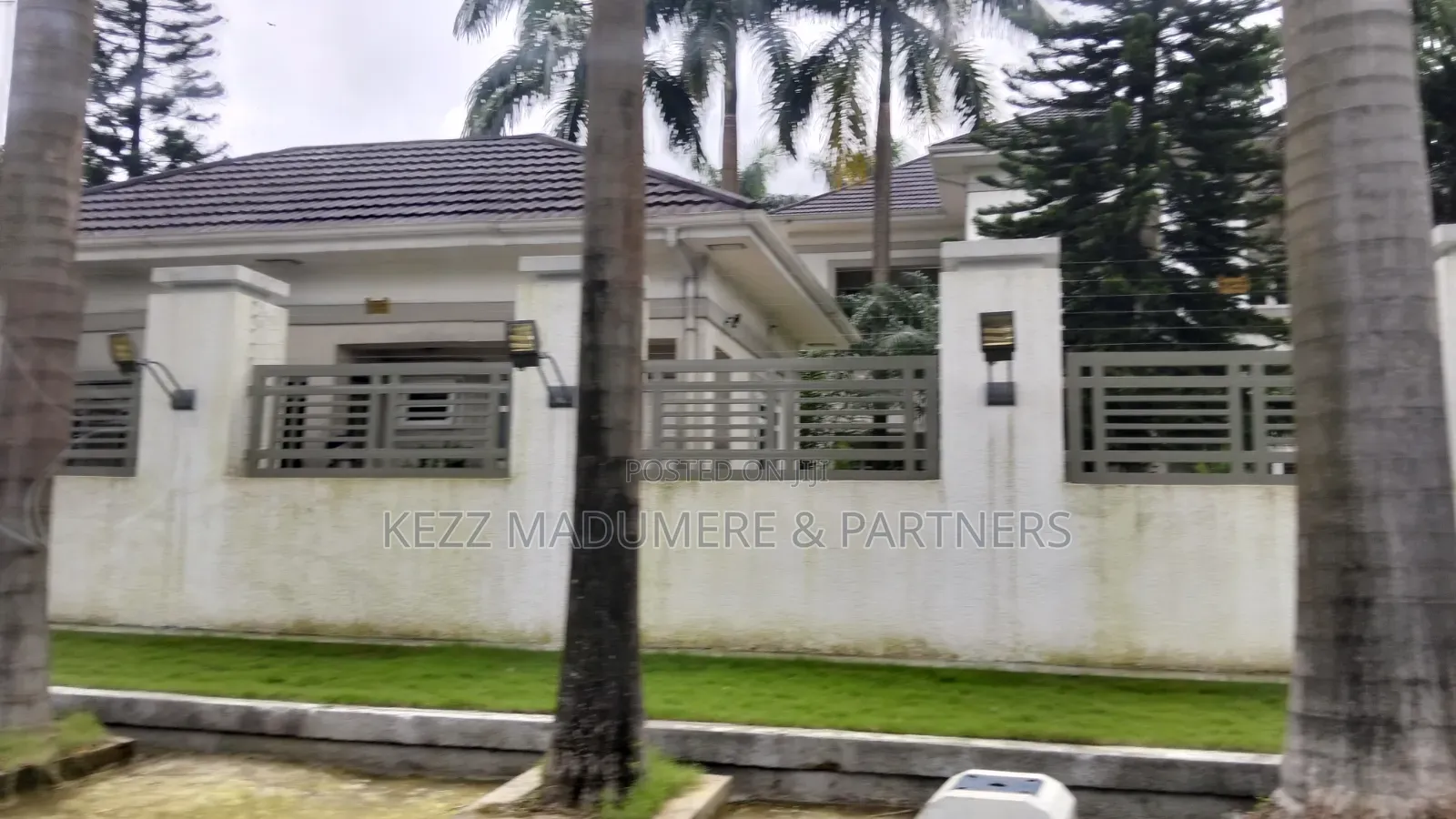 7bdrm Duplex in Old Gra , Port for sale