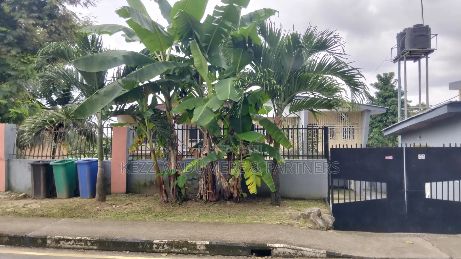 4bdrm Duplex in Old Gra Port for sale