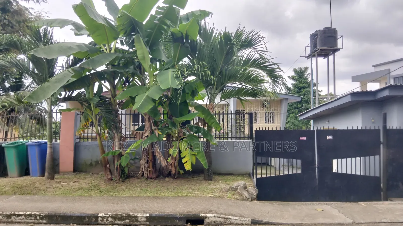 4bdrm Duplex in Old Gra Port for sale