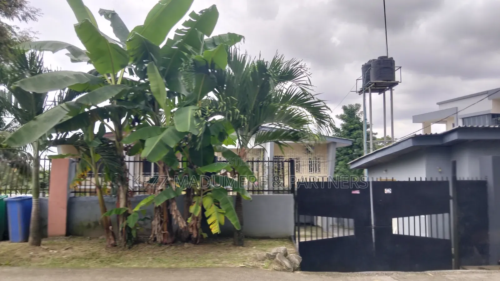 4bdrm Duplex in Old Gra Port for sale