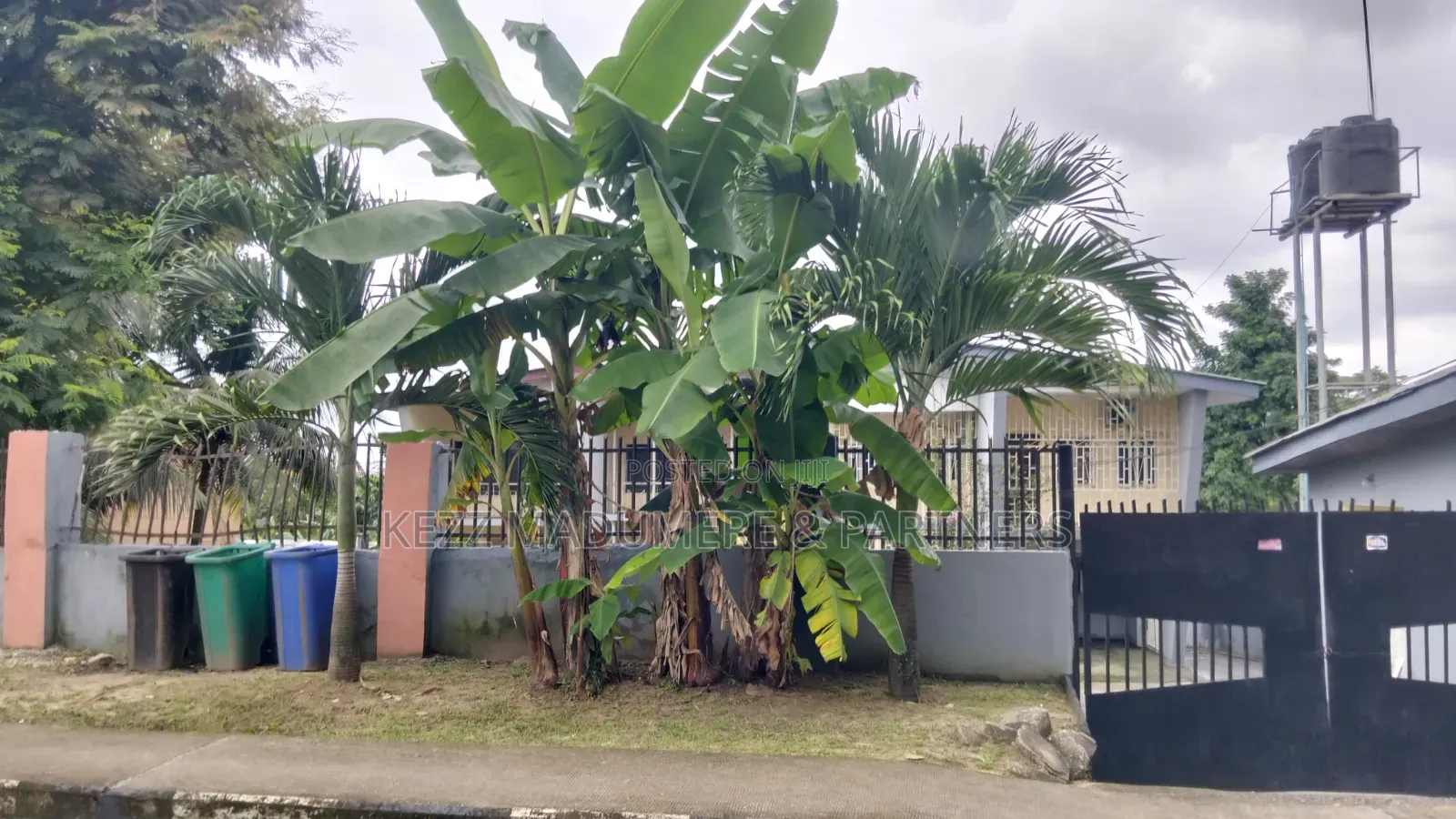 4bdrm Duplex in Old Gra Port for sale
