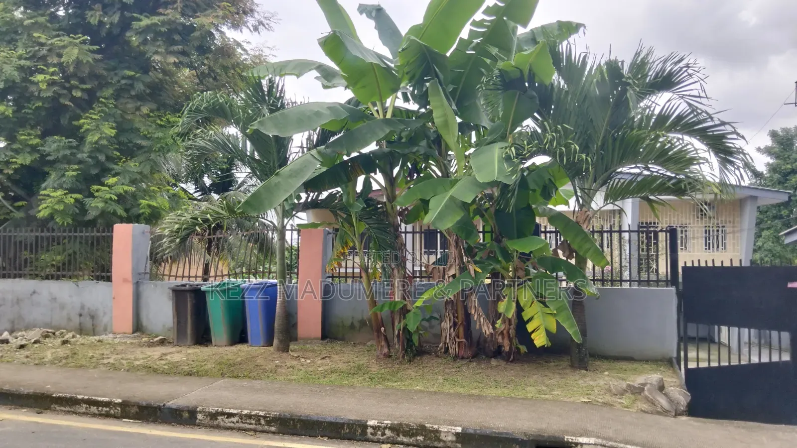 4bdrm Duplex in Old Gra Port for sale