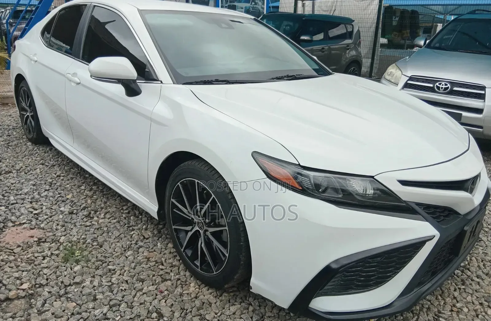 Toyota Camry SE Nightshade 2023 Off white