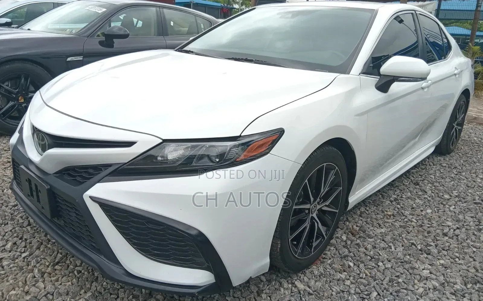 Toyota Camry SE Nightshade 2023 Off white